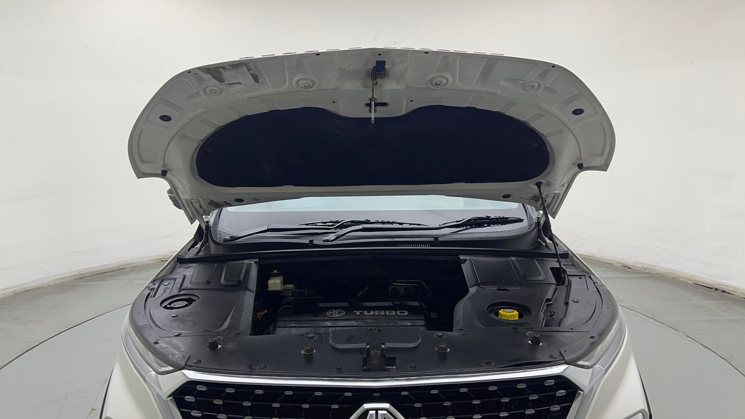 Used 2023 MG Motors Hector 1.5 Sharp CVT Dual Tone Petrol Automatic engine ENGINE & BONNET OPEN FRONT VIEW