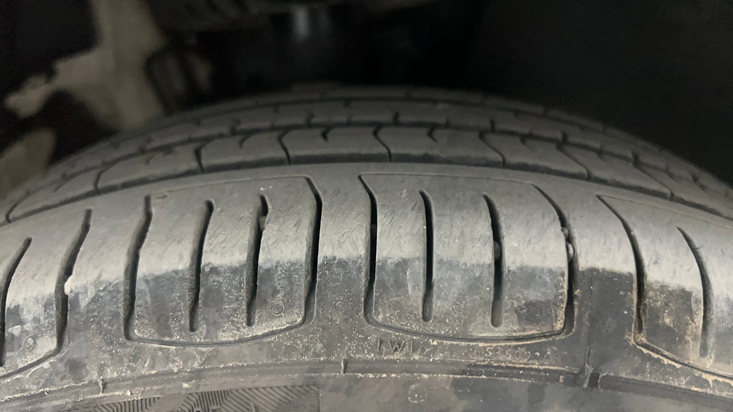 Used 2016 Volkswagen Ameo Highline1.2L (P) Petrol Manual tyres RIGHT FRONT TYRE TREAD VIEW