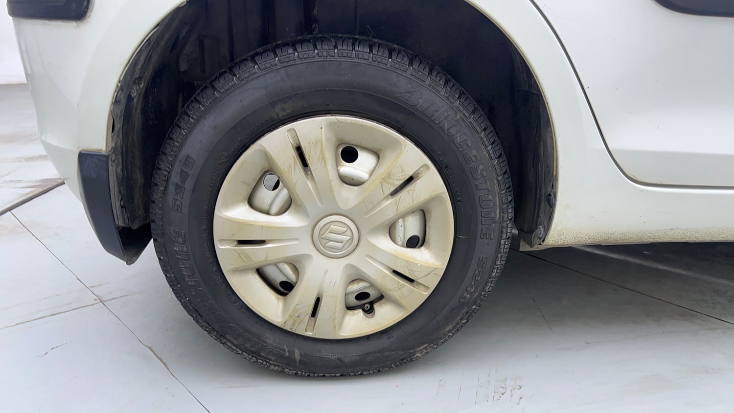 Used 2013 Maruti Suzuki Swift LXi Petrol Manual tyres RIGHT REAR TYRE RIM VIEW