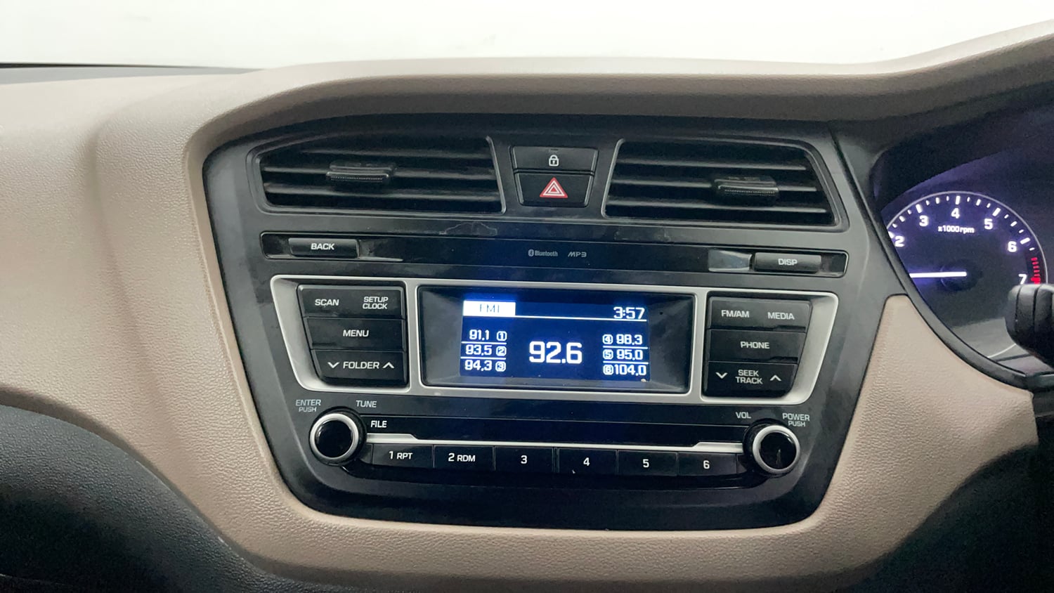 Used 2017 Hyundai Elite i20 Sportz 1.2 Petrol Manual interior MUSIC SYSTEM & AC CONTROL VIEW