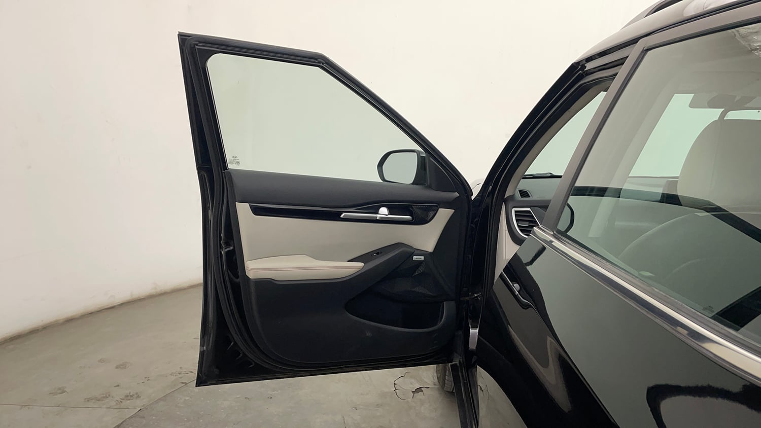 Used 2020 Kia Seltos GTX Plus AT 1.5 Diesel Diesel Automatic interior LEFT FRONT DOOR OPEN VIEW