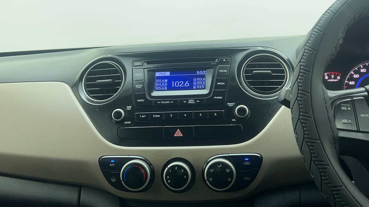 Used 2016 Hyundai Grand i10 Asta 1.2 Kappa VTVT Petrol Manual top_features Integrated (in-dash) music system