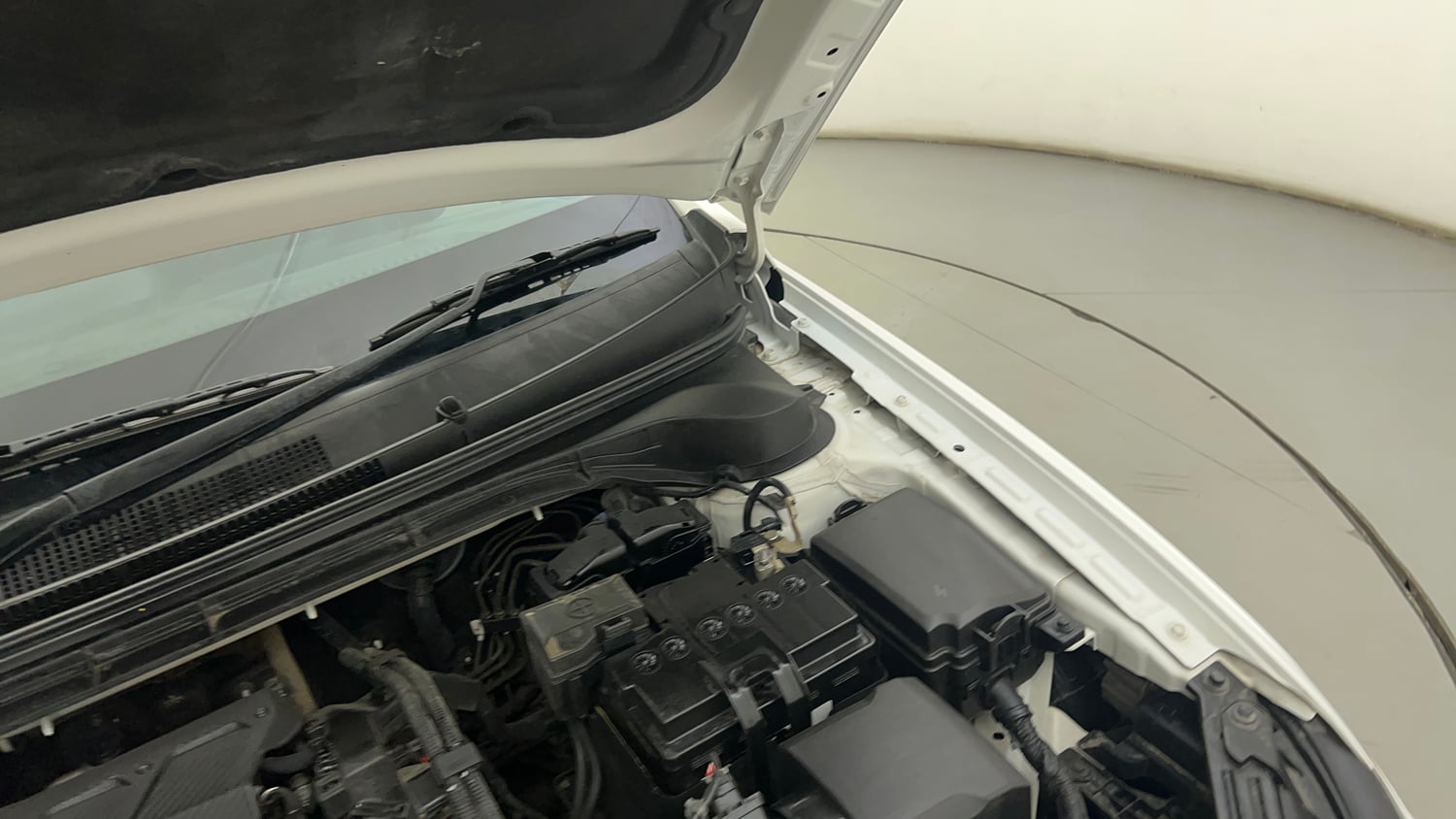 Used 2024 Hyundai Verna SX 1.5 Petrol MT Petrol Manual engine ENGINE LEFT SIDE HINGE & APRON VIEW
