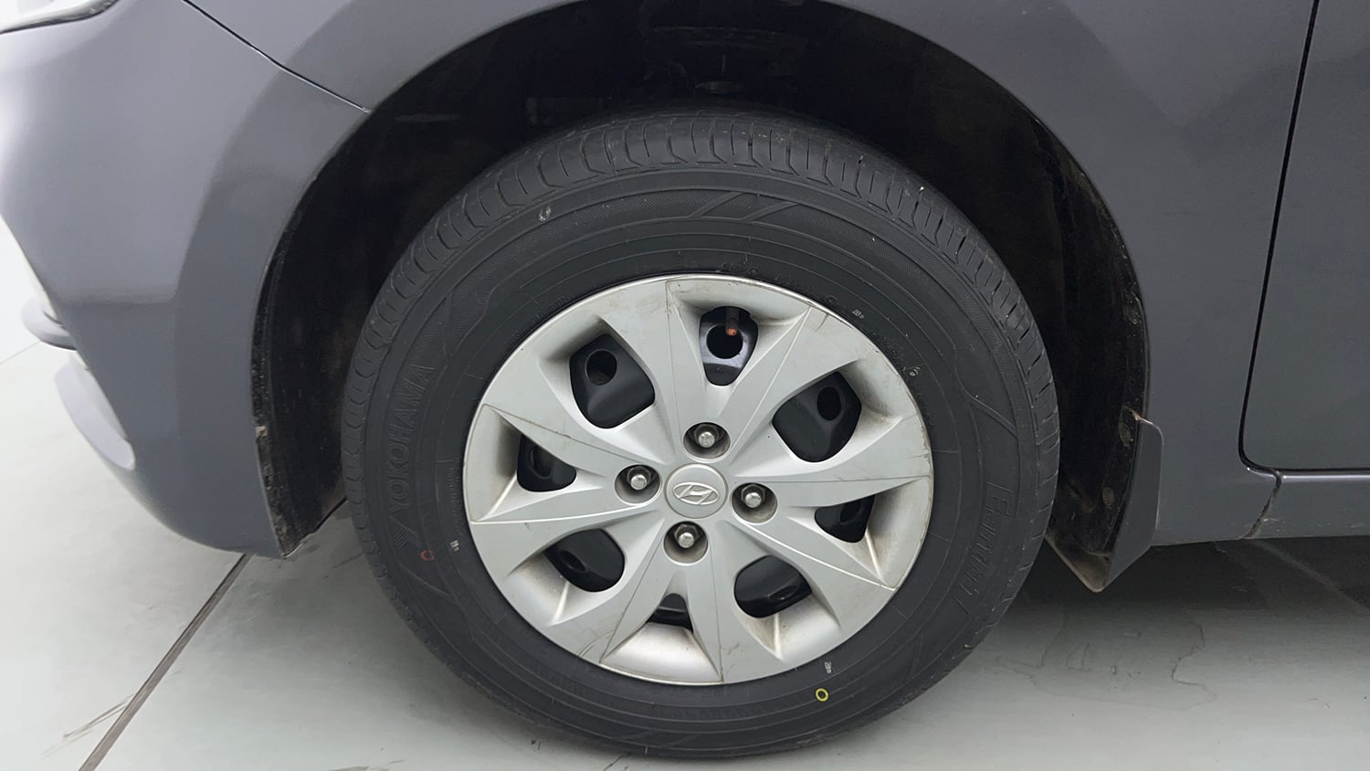 Used 2019 Hyundai Elite i20 Magna Plus 1.2 Petrol Manual tyres LEFT FRONT TYRE RIM VIEW