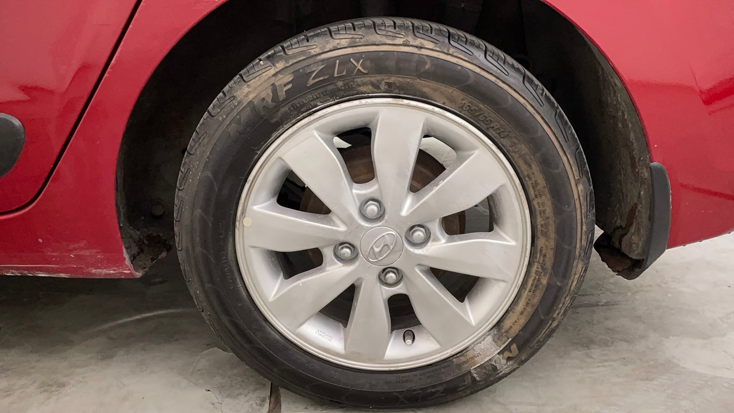 Used 2014 Hyundai Xcent S 1.2 (O) Petrol Manual tyres LEFT REAR TYRE RIM VIEW
