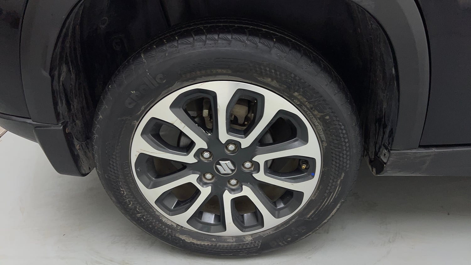 Used 2023 Maruti Suzuki Grand Vitara Zeta Smart Hybrid AT Petrol Automatic tyres RIGHT REAR TYRE RIM VIEW