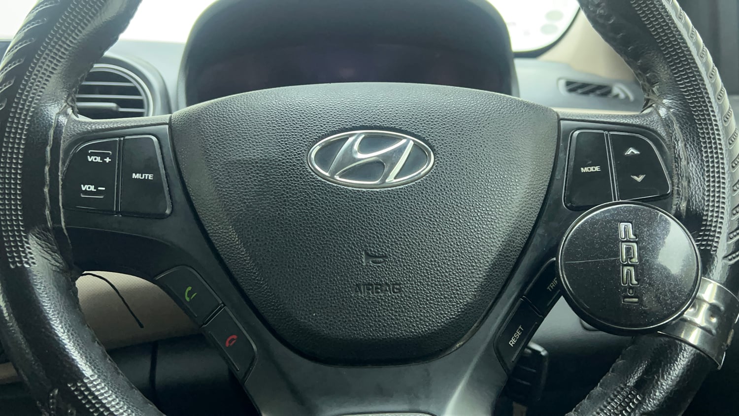 Used 2017 Hyundai Grand i10 Sportz 1.2 Kappa VTVT Petrol Manual top_features Steering mounted controls