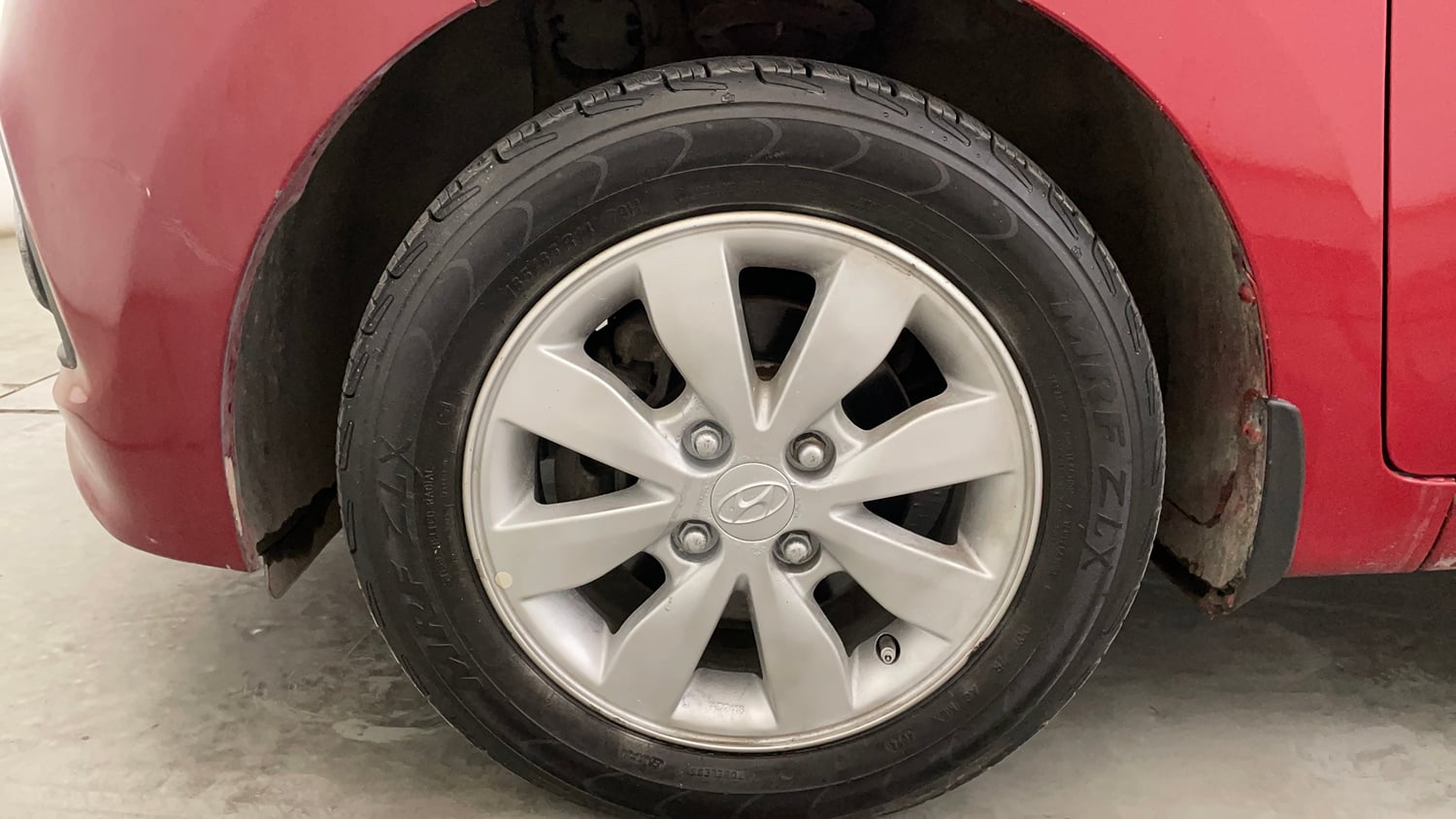 Used 2014 Hyundai Xcent S 1.2 (O) Petrol Manual tyres LEFT FRONT TYRE RIM VIEW