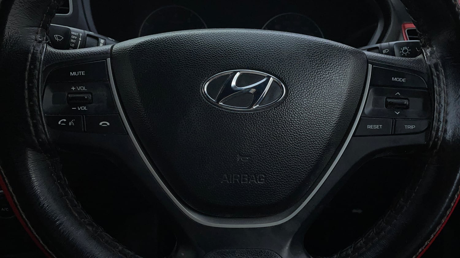 Used 2019 Hyundai Elite i20 Asta 1.2 Dual Tone Petrol Manual top_features Airbags