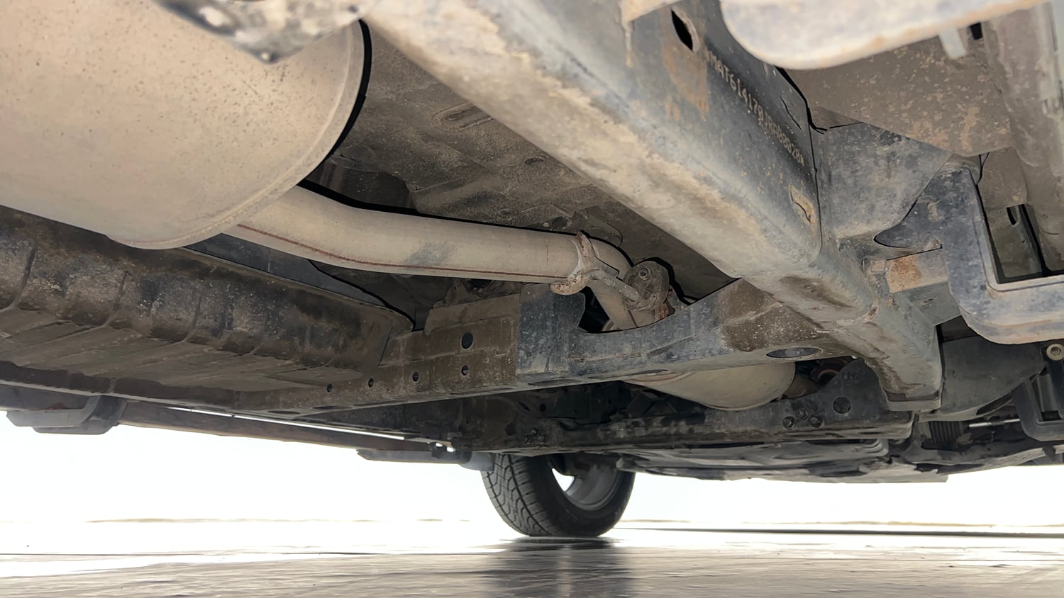 Used 2018 Tata Hexa XT 4x2 7 STR Diesel Manual extra REAR RIGHT UNDERBODY VIEW