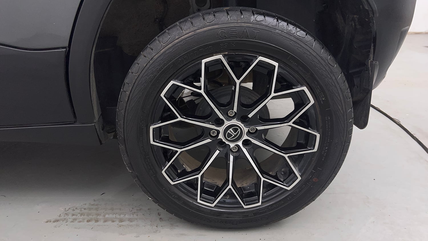 Used 2024 Tata Punch Adventure Rhythm Petrol Manual tyres LEFT REAR TYRE RIM VIEW