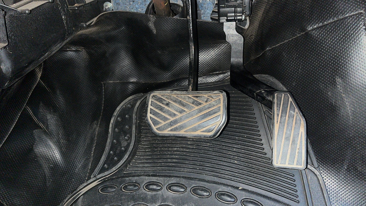 Used 2018 Maruti Suzuki Wagon R 1.0 VXI AMT Petrol Automatic interior PEDALS VIEW