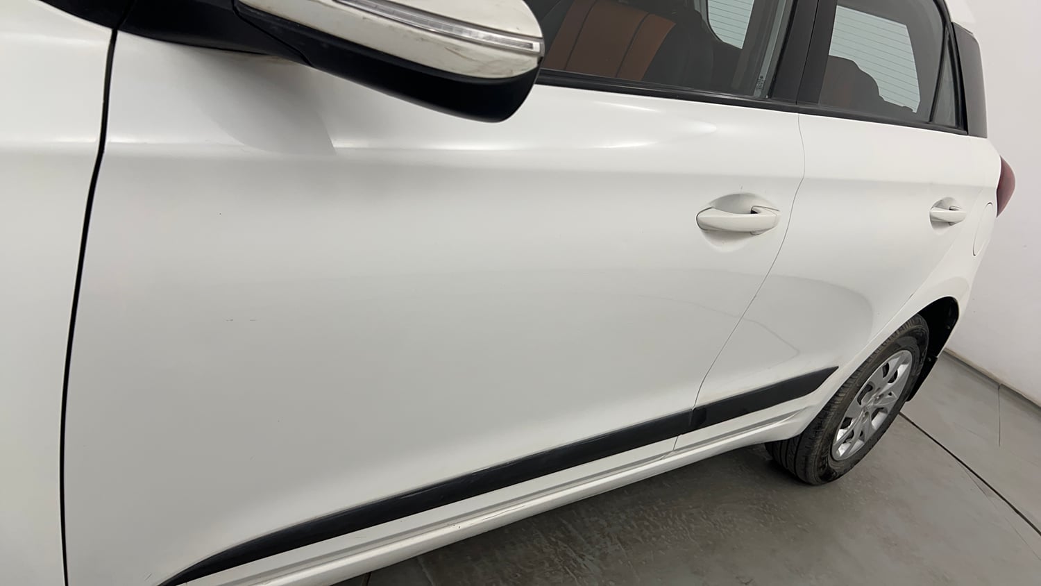 Used 2016 Hyundai Elite i20 Sportz 1.2 Petrol Manual dents MINOR SCRATCH