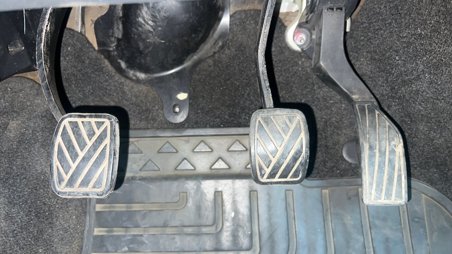 Used 2013 Maruti Suzuki Ritz Lxi BS-IV Petrol Manual interior PEDALS VIEW