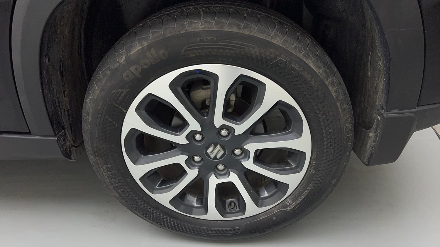 Used 2025 Maruti Suzuki Grand Vitara Zeta Smart Hybrid Petrol Manual tyres LEFT REAR TYRE RIM VIEW