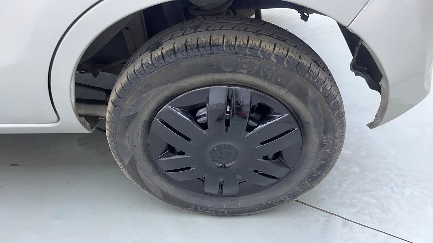 Used 2015 Maruti Suzuki Alto 800 LXi Anniversary Edition Petrol Manual tyres LEFT REAR TYRE RIM VIEW
