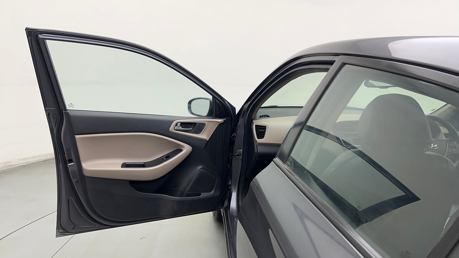 Used 2015 Hyundai Elite i20 Sportz 1.2 Petrol Manual interior LEFT FRONT DOOR OPEN VIEW