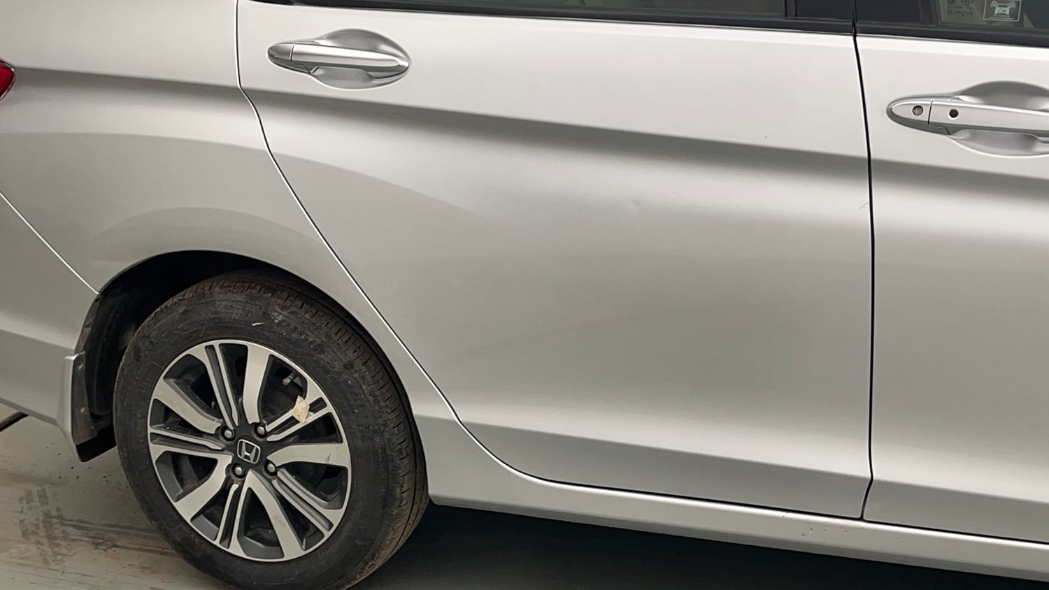 Used 2018 Honda City V Petrol Petrol Manual dents MINOR DENT