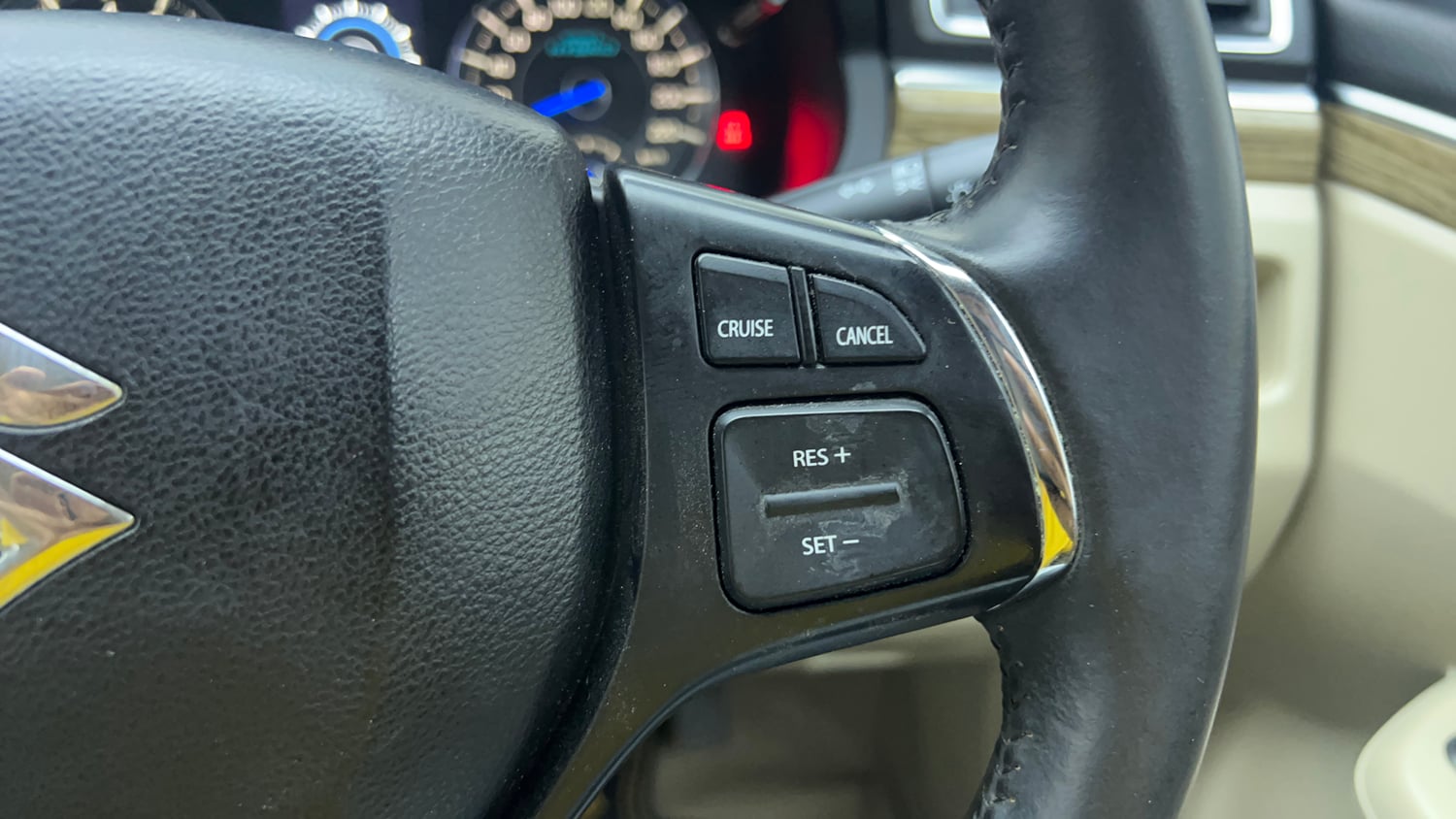 Used 2018 Maruti Suzuki Ciaz Alpha Hybrid 1.5 Petrol Manual top_features Cruise control