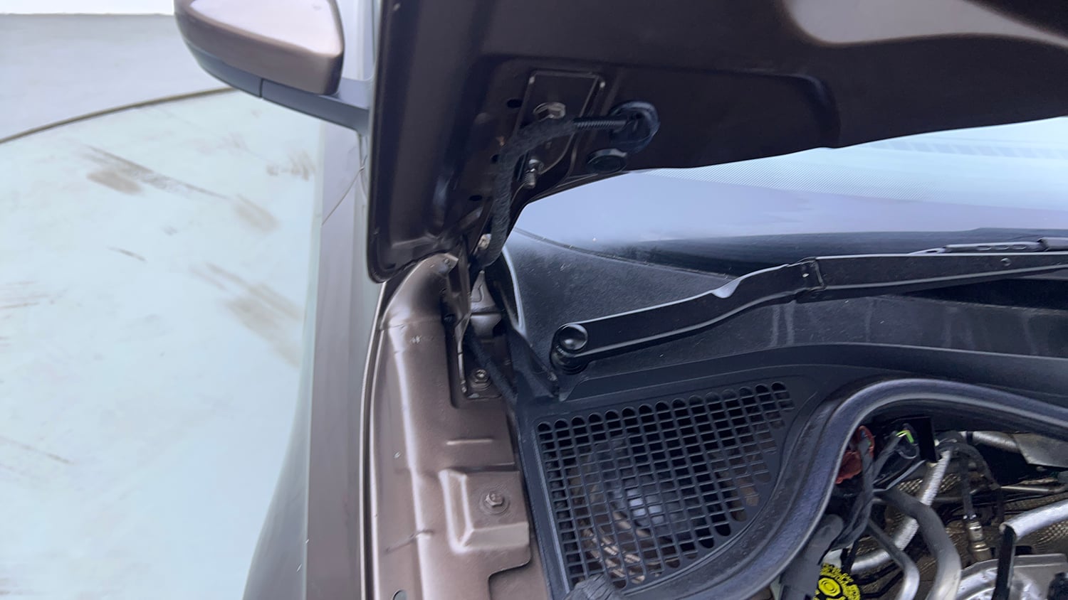 Used 2021 Skoda Rapid Style AT Petrol Automatic engine ENGINE RIGHT SIDE HINGE & APRON VIEW