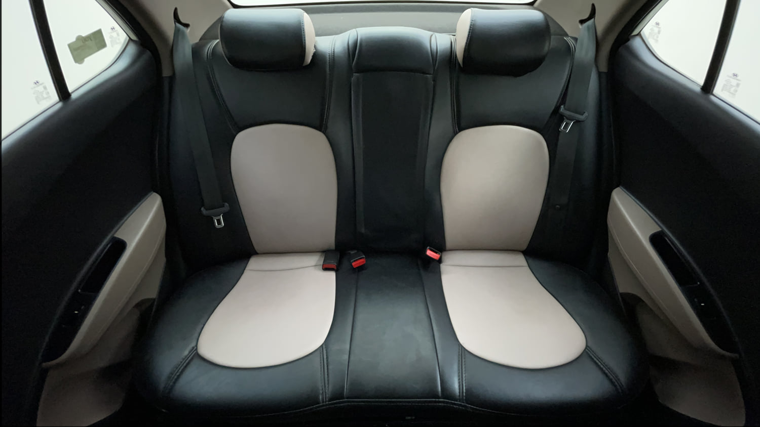 Used 2017 Hyundai Xcent SX 1.2 (O) Petrol Manual interior REAR SEAT CONDITION VIEW