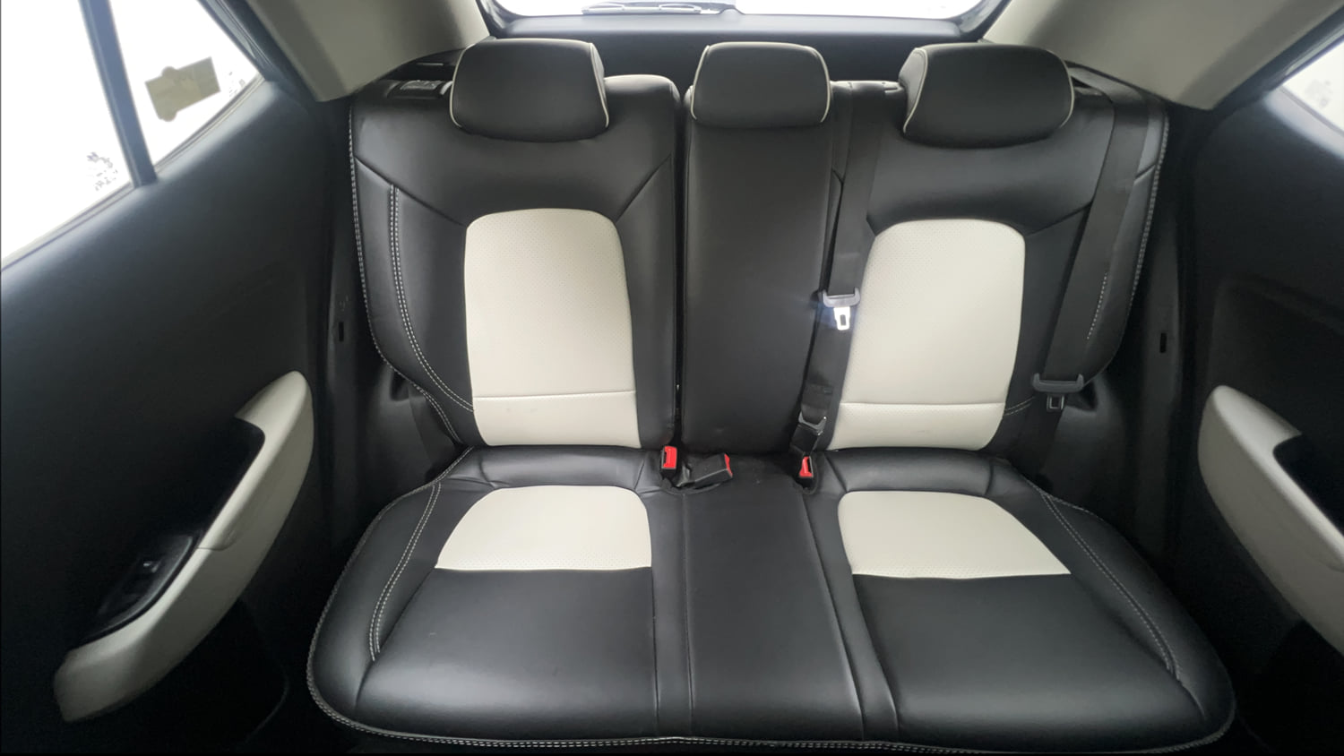 Used 2024 Hyundai Venue SX (O) 1.0 Turbo DCT Petrol Automatic interior REAR SEAT CONDITION VIEW