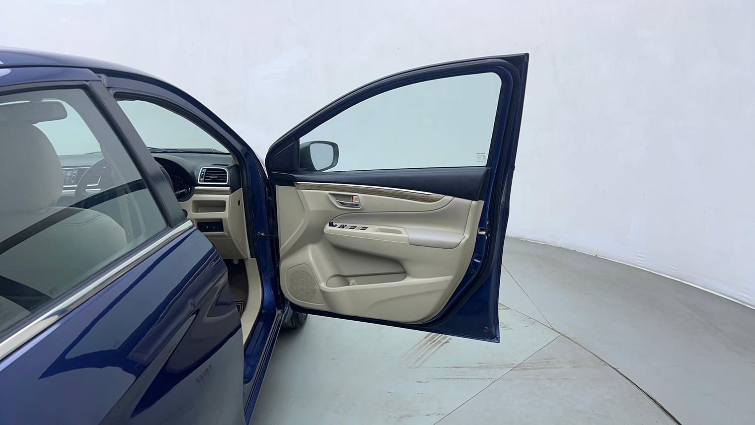 Used 2018 Maruti Suzuki Ciaz Alpha Hybrid 1.5 Petrol Manual interior RIGHT FRONT DOOR OPEN VIEW