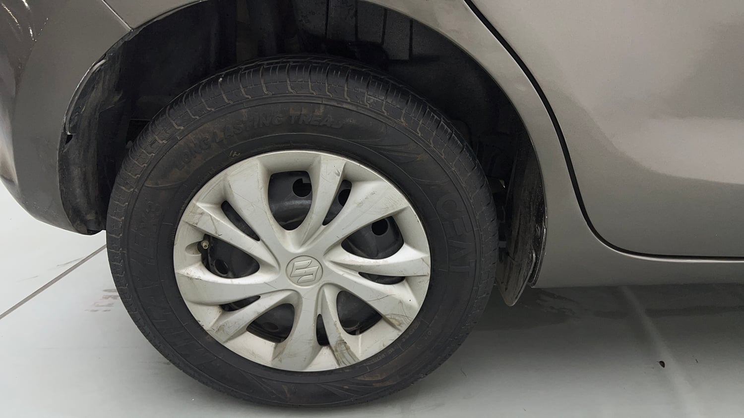 Used 2018 Maruti Suzuki Swift VXi Petrol Manual tyres RIGHT REAR TYRE RIM VIEW