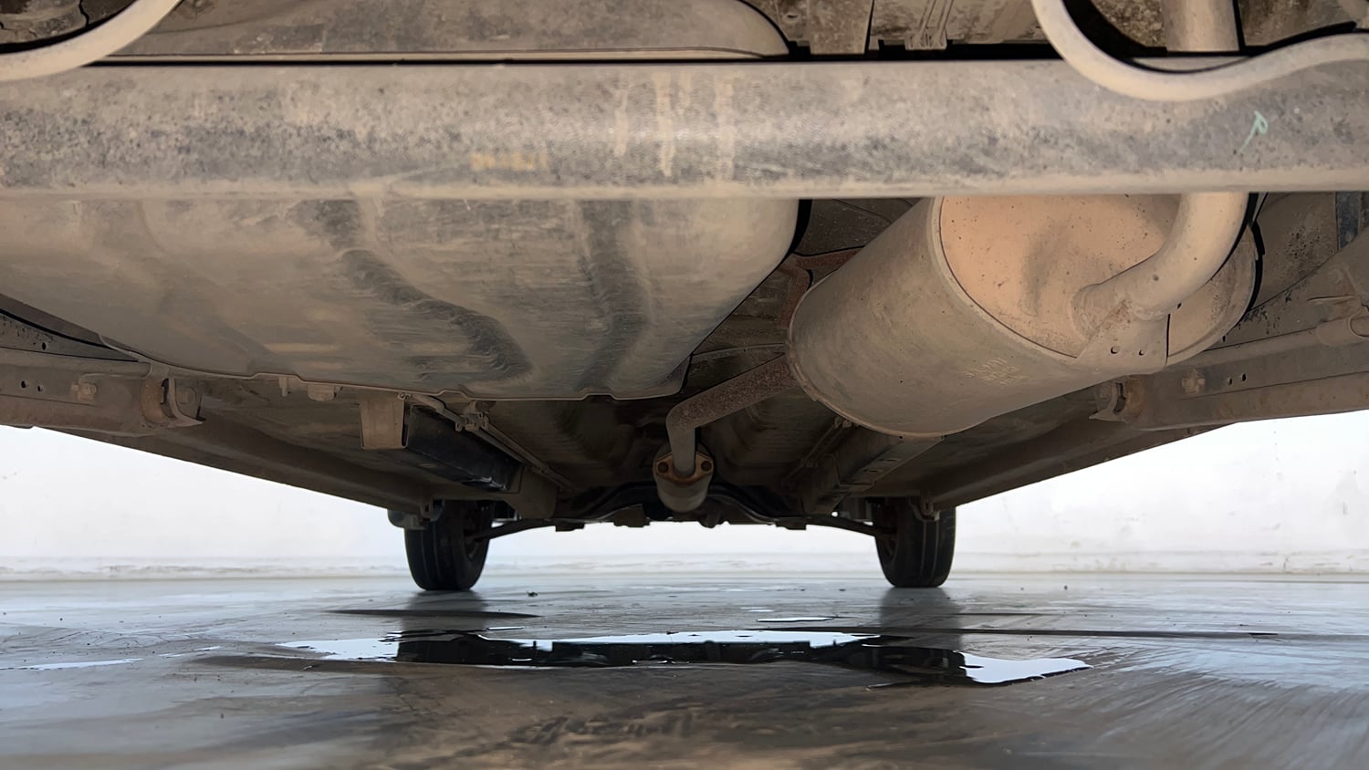 Used 2014 Maruti Suzuki Wagon R LXI Petrol Manual extra REAR UNDERBODY VIEW (TAKEN FROM REAR)