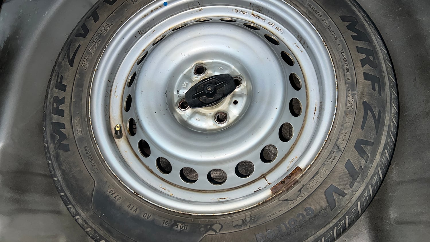 Used 2020 Maruti Suzuki Baleno Sigma Petrol Manual tyres SPARE TYRE VIEW