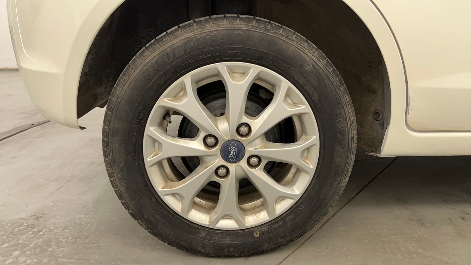 Used 2014 Ford Figo Duratec Petrol Titanium 1.2 Petrol Manual tyres RIGHT REAR TYRE RIM VIEW