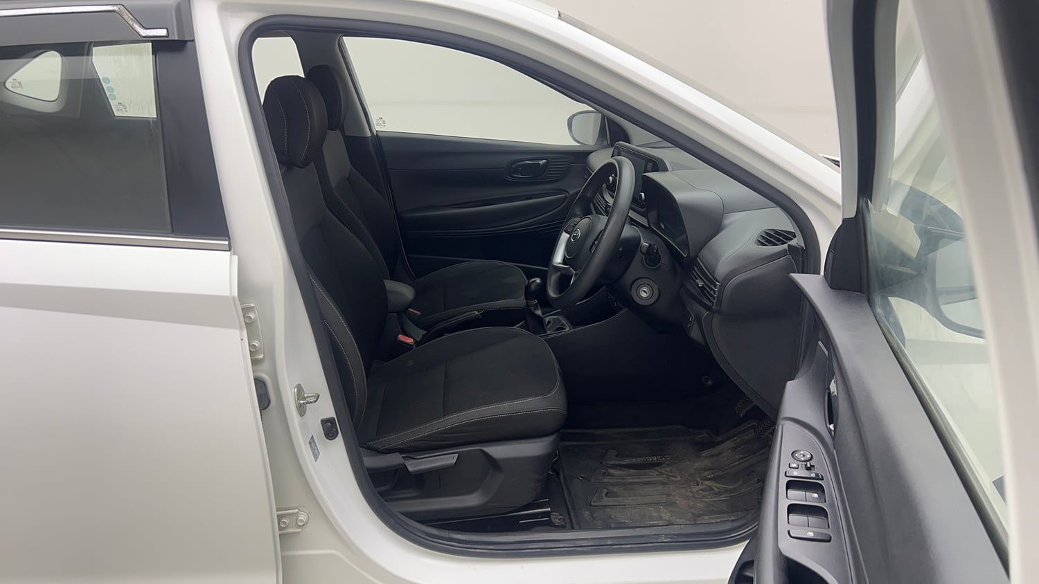 Used 2021 Hyundai i20 Sportz 1.2 MT Petrol Manual interior RIGHT SIDE FRONT DOOR CABIN VIEW