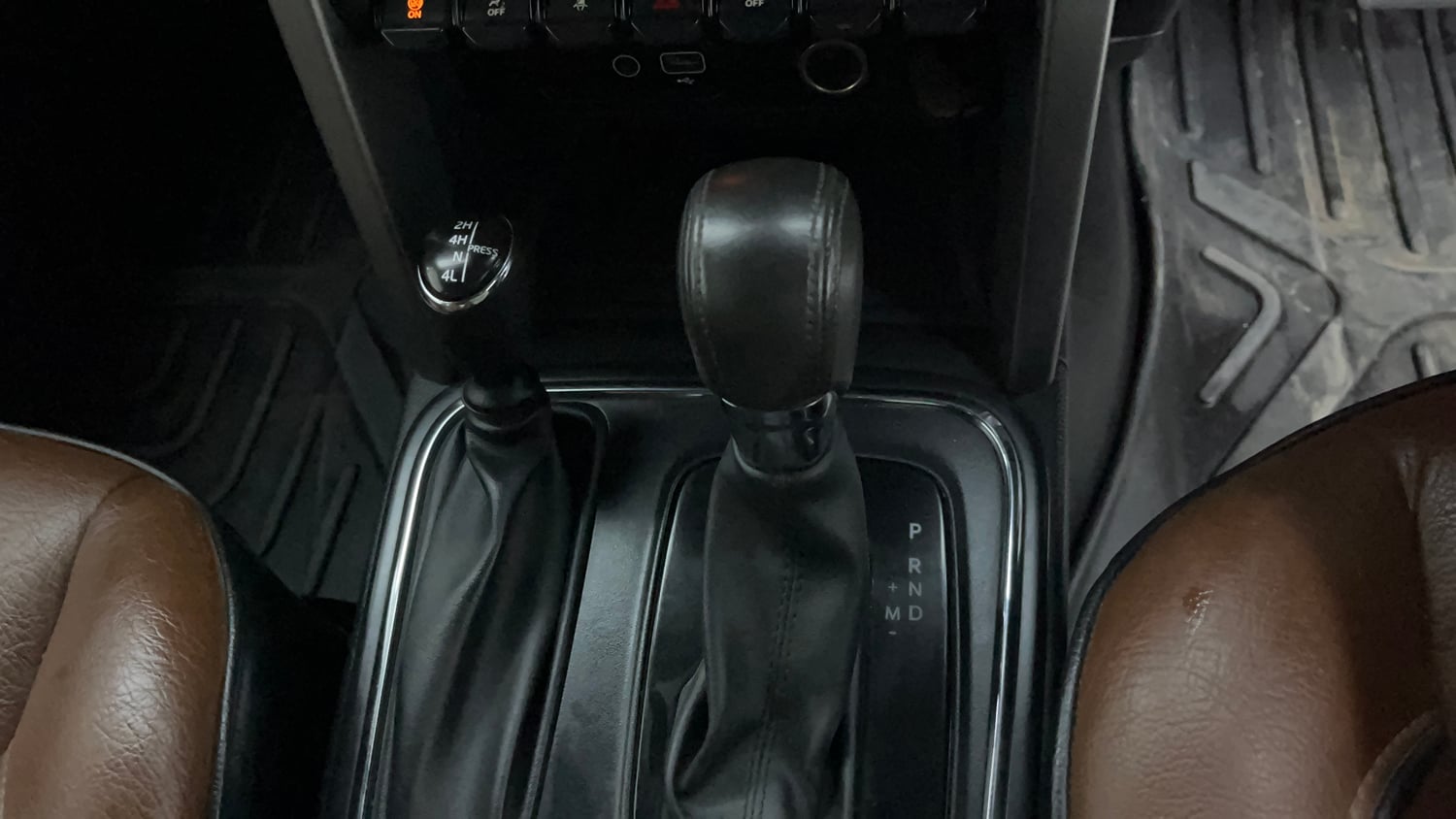 Used 2022 mahindra Thar LX Hard Top Diesel AT 4WD Diesel Automatic interior GEAR  KNOB VIEW