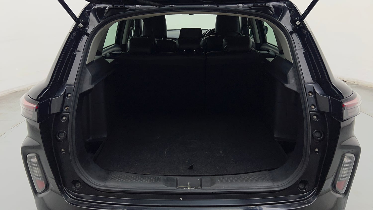 Used 2023 Maruti Suzuki Grand Vitara Zeta Smart Hybrid AT Petrol Automatic interior DICKY INSIDE VIEW