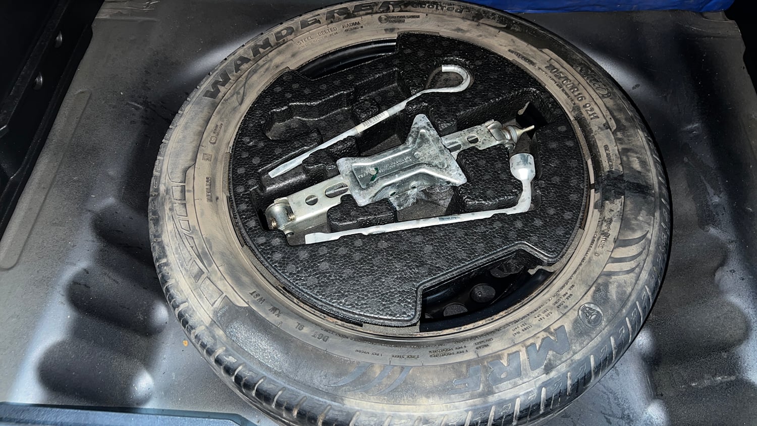 Used 2020 maruti-suzuki Vitara Brezza VXi Petrol Manual tyres SPARE TYRE VIEW