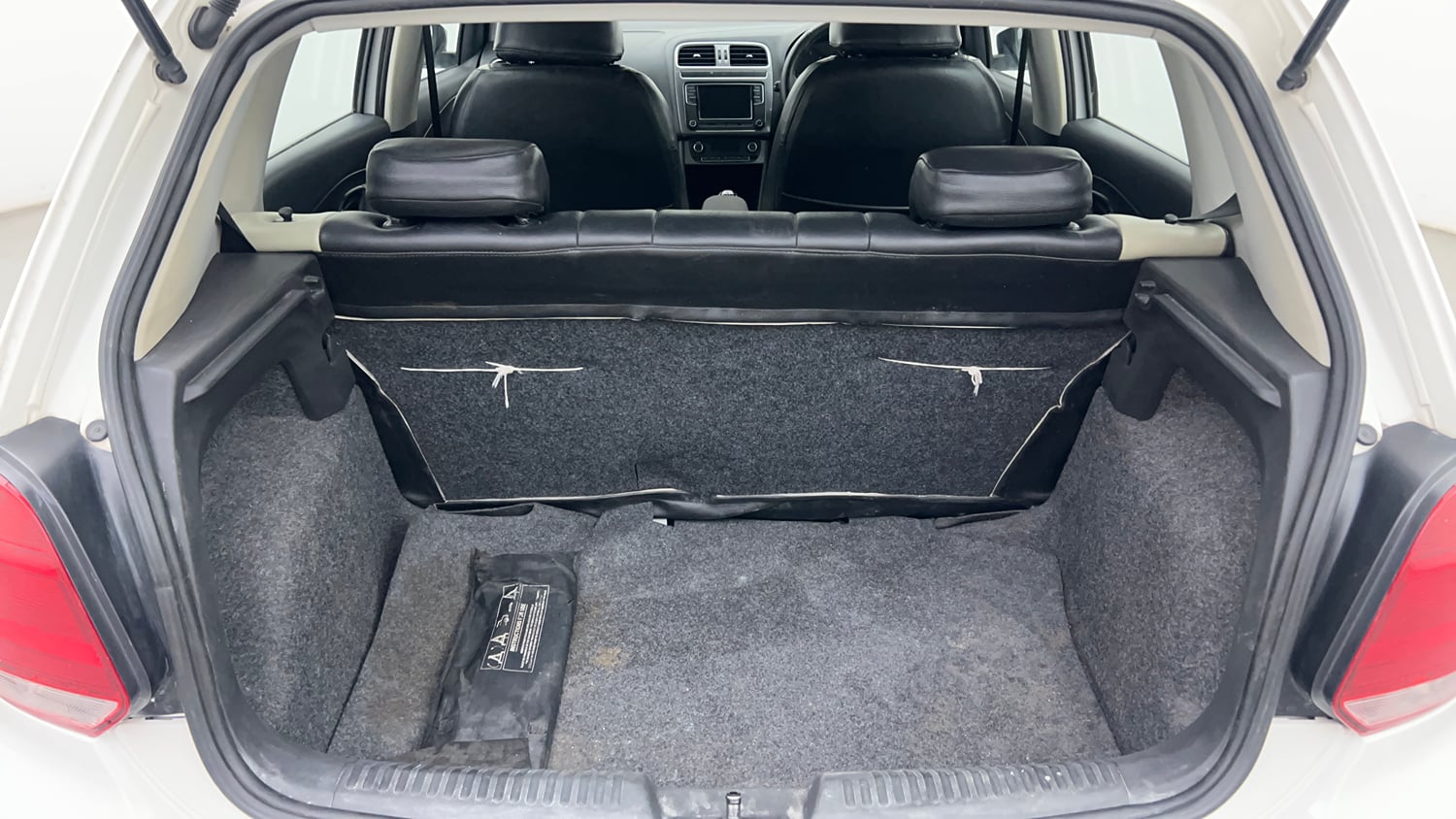 Used 2018 Volkswagen Polo Highline Plus 1.5 (D) 16 Alloy Diesel Manual interior DICKY INSIDE VIEW