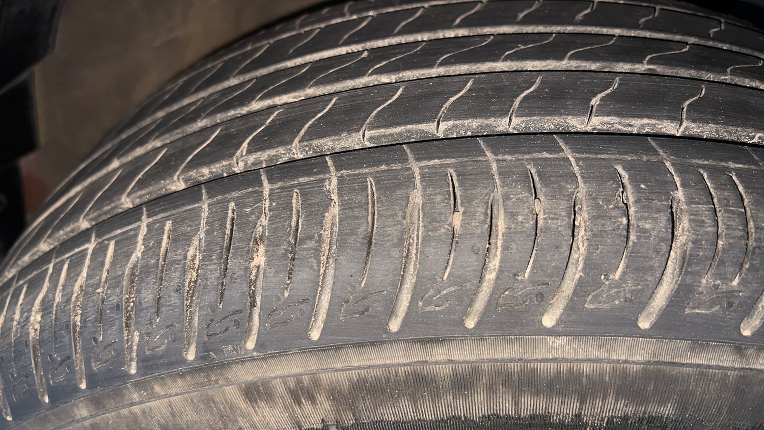 Used 2023 Kia Sonet HTX 1.0 iMT Petrol Manual tyres RIGHT FRONT TYRE TREAD VIEW