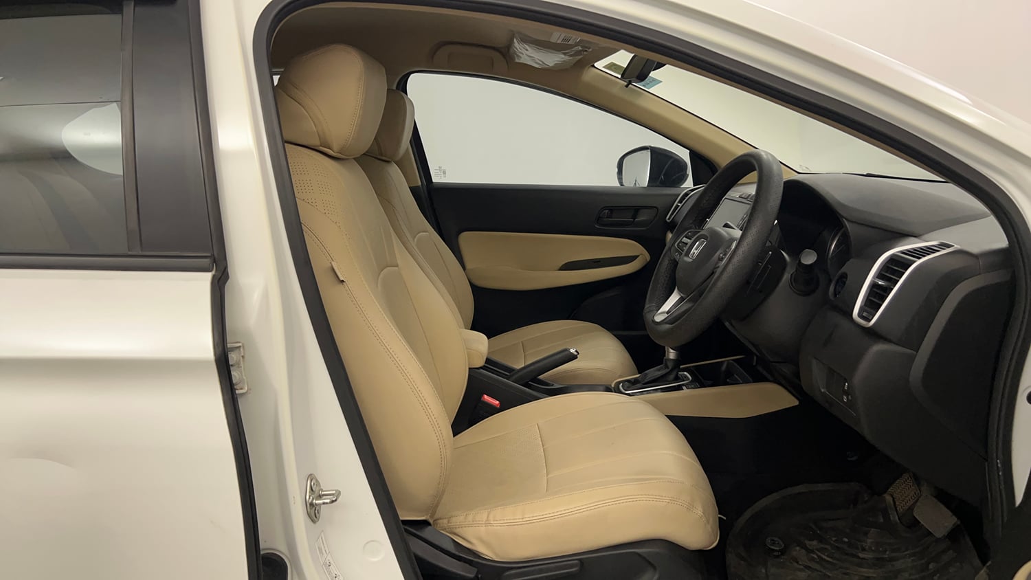 Used 2023 Honda City V CVT Petrol Petrol Automatic interior RIGHT SIDE FRONT DOOR CABIN VIEW