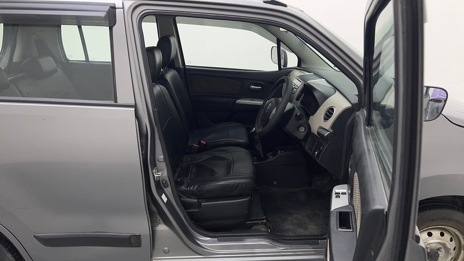 Used 2013 Maruti Suzuki Wagon R LXI CNG Cng Manual interior RIGHT SIDE FRONT DOOR CABIN VIEW