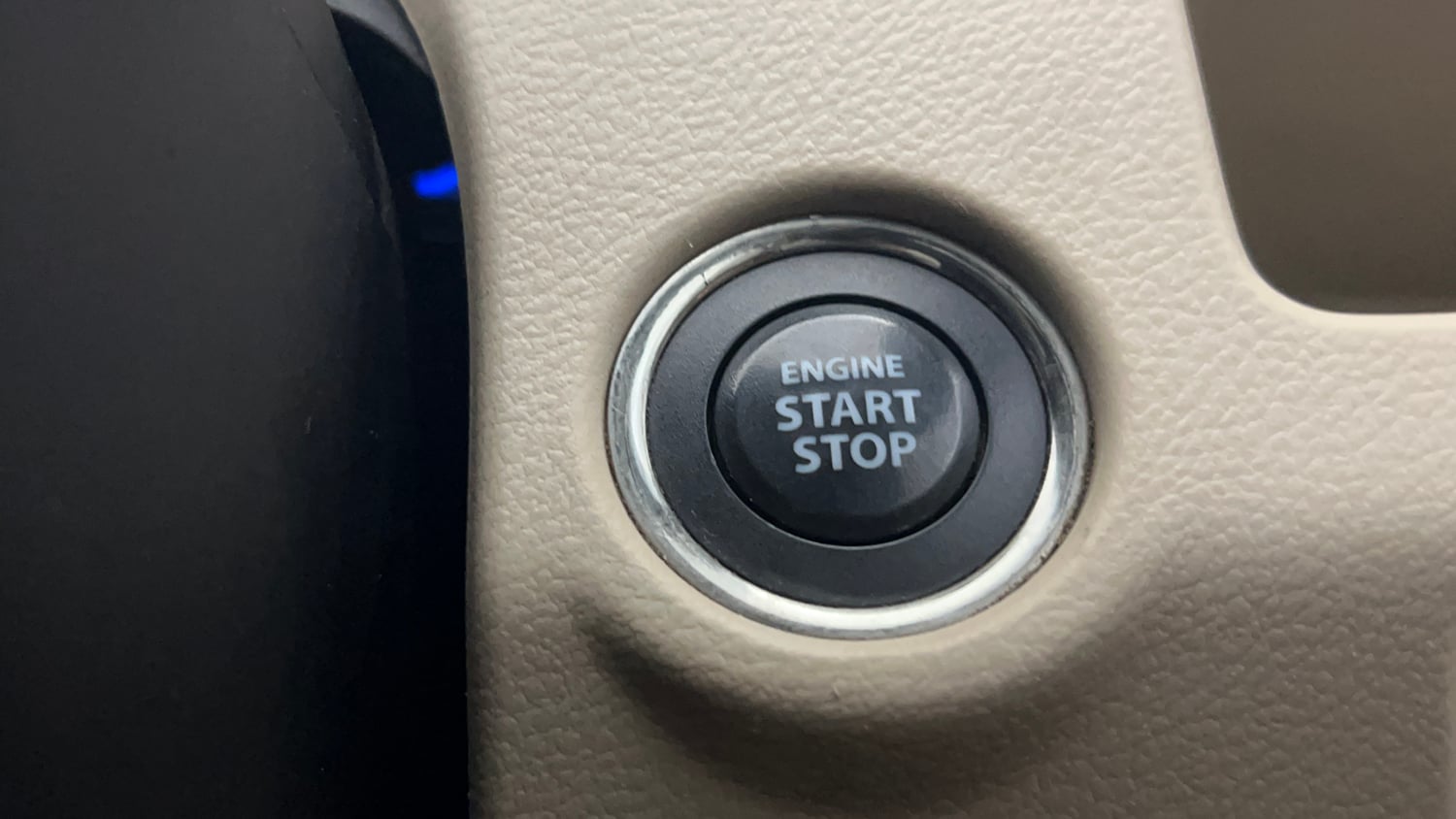 Used 2021 Maruti Suzuki Ciaz Alpha 1.5 Petrol Manual top_features Keyless start