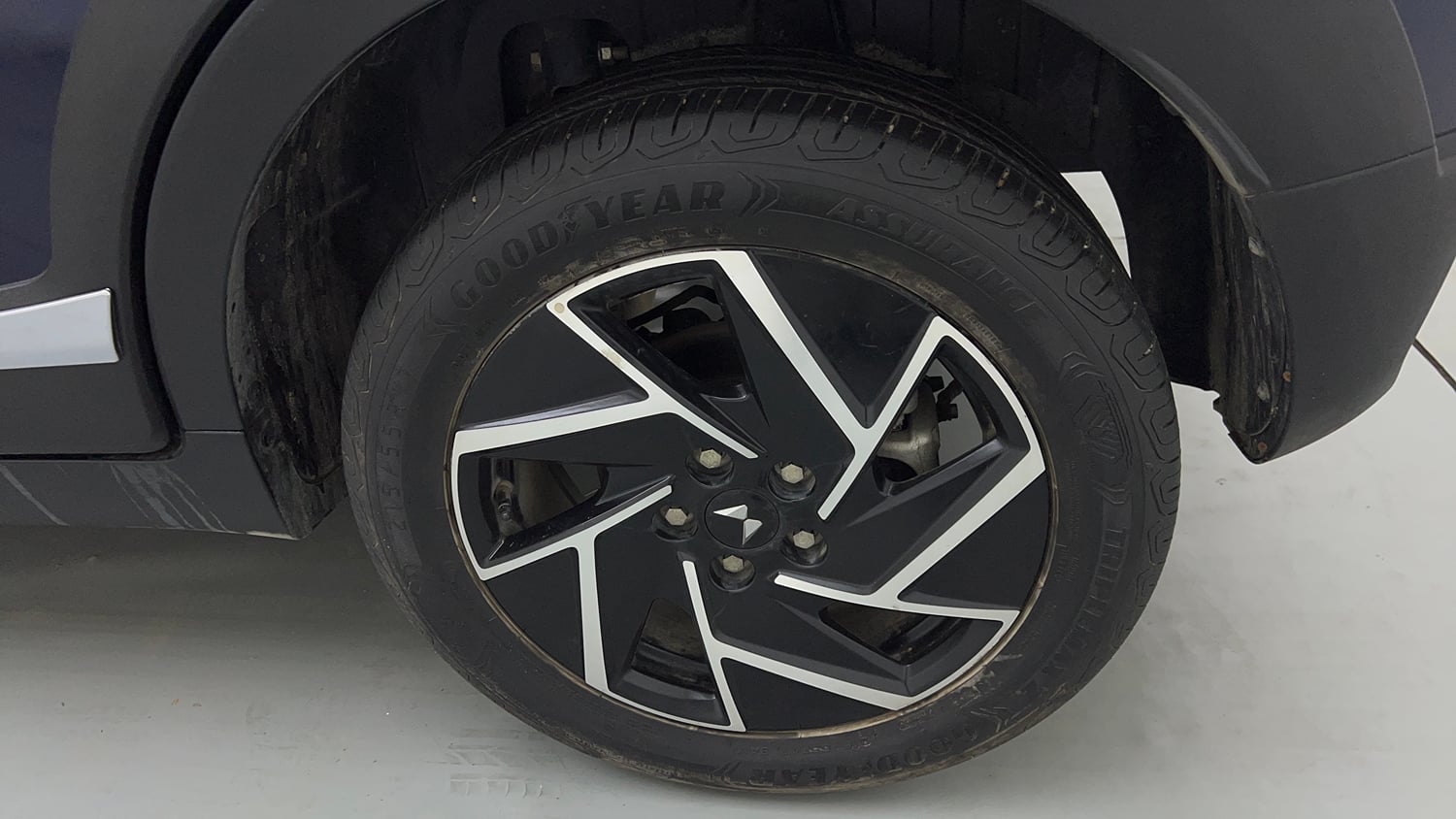 Used 2024 Mahindra XUV 3XO AX7L 1.2 Petrol AT Petrol Automatic tyres LEFT REAR TYRE RIM VIEW