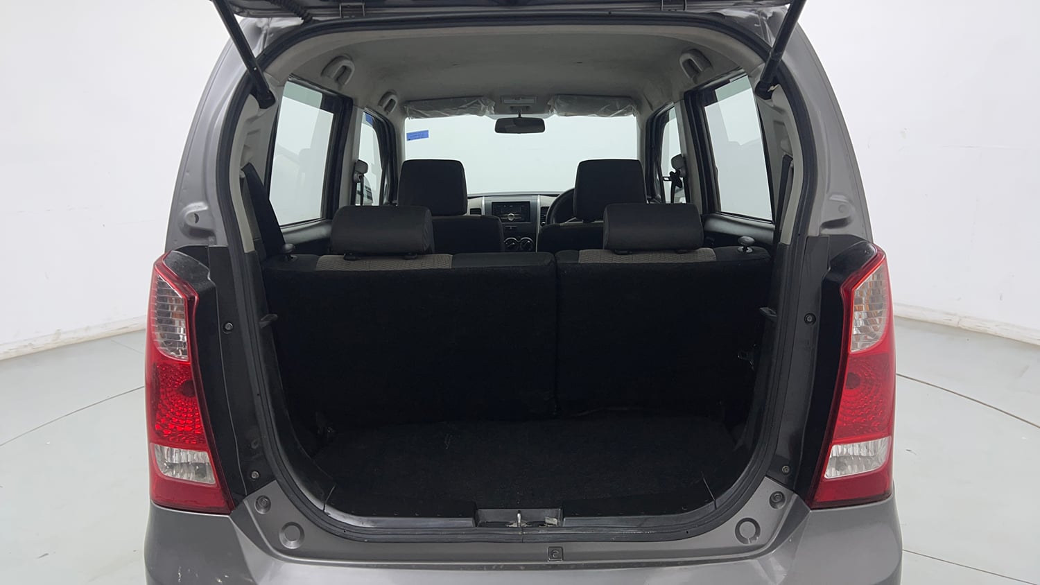 Used 2014 Maruti Suzuki Wagon R LXI Petrol Manual interior DICKY INSIDE VIEW