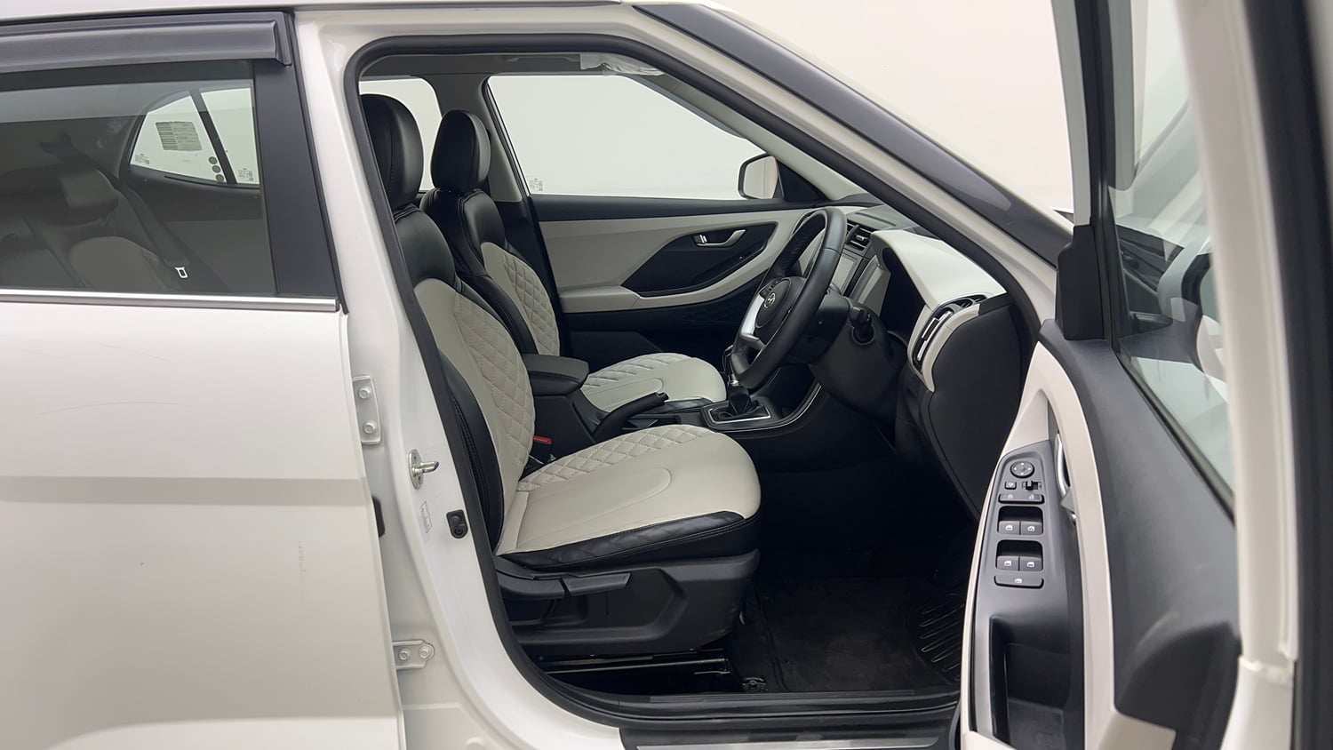 Used 2022 Hyundai Creta SX 1.5 Petrol Executive Petrol Manual interior RIGHT SIDE FRONT DOOR CABIN VIEW