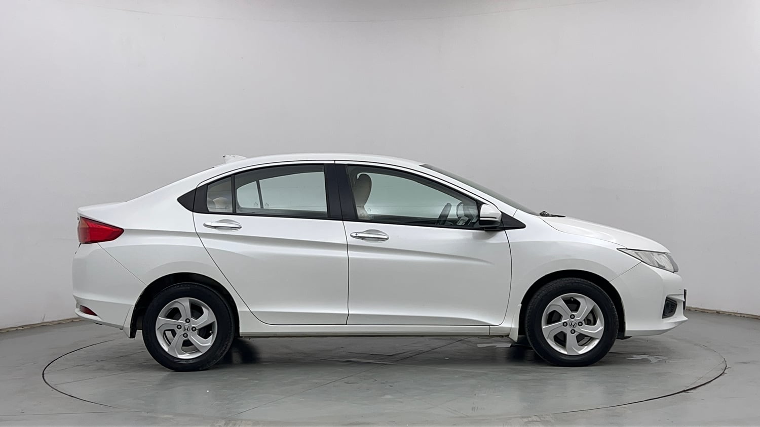 Used 2016 Honda City V Petrol Manual exterior RIGHT SIDE VIEW