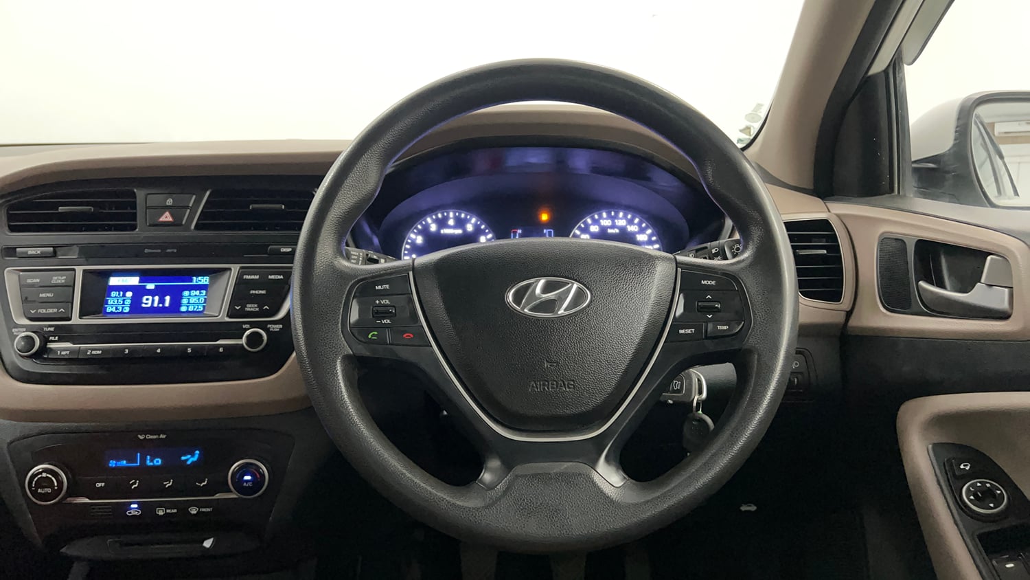 Used 2016 Hyundai Elite i20 Sportz 1.2 Petrol Manual interior STEERING VIEW