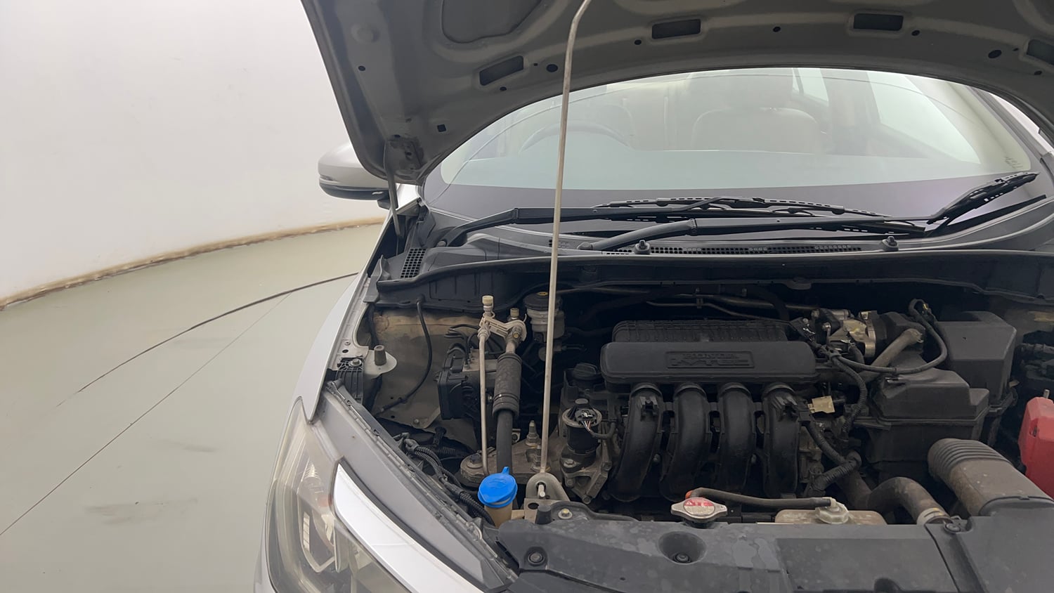 Used 2018 Honda City V Petrol Petrol Manual engine ENGINE RIGHT SIDE HINGE & APRON VIEW
