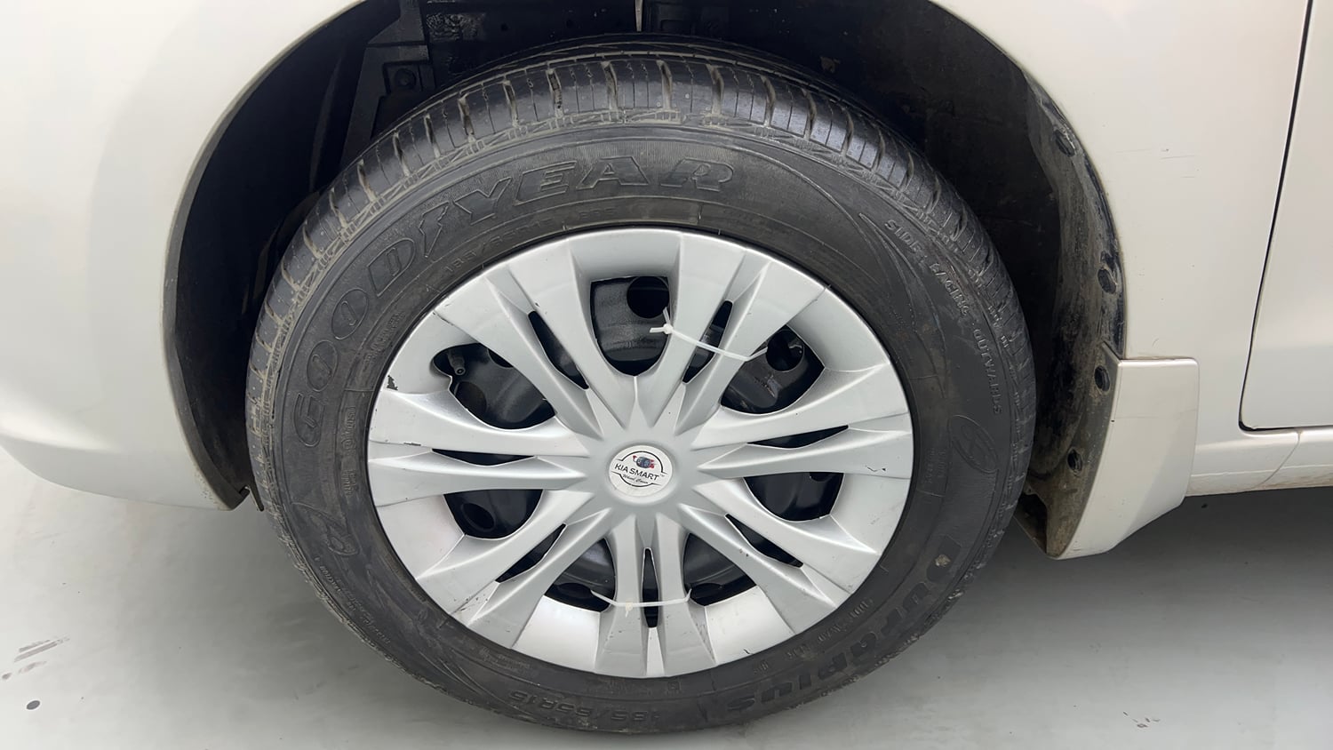 Used 2015 Maruti Suzuki Ertiga Vxi Petrol Manual tyres LEFT FRONT TYRE RIM VIEW