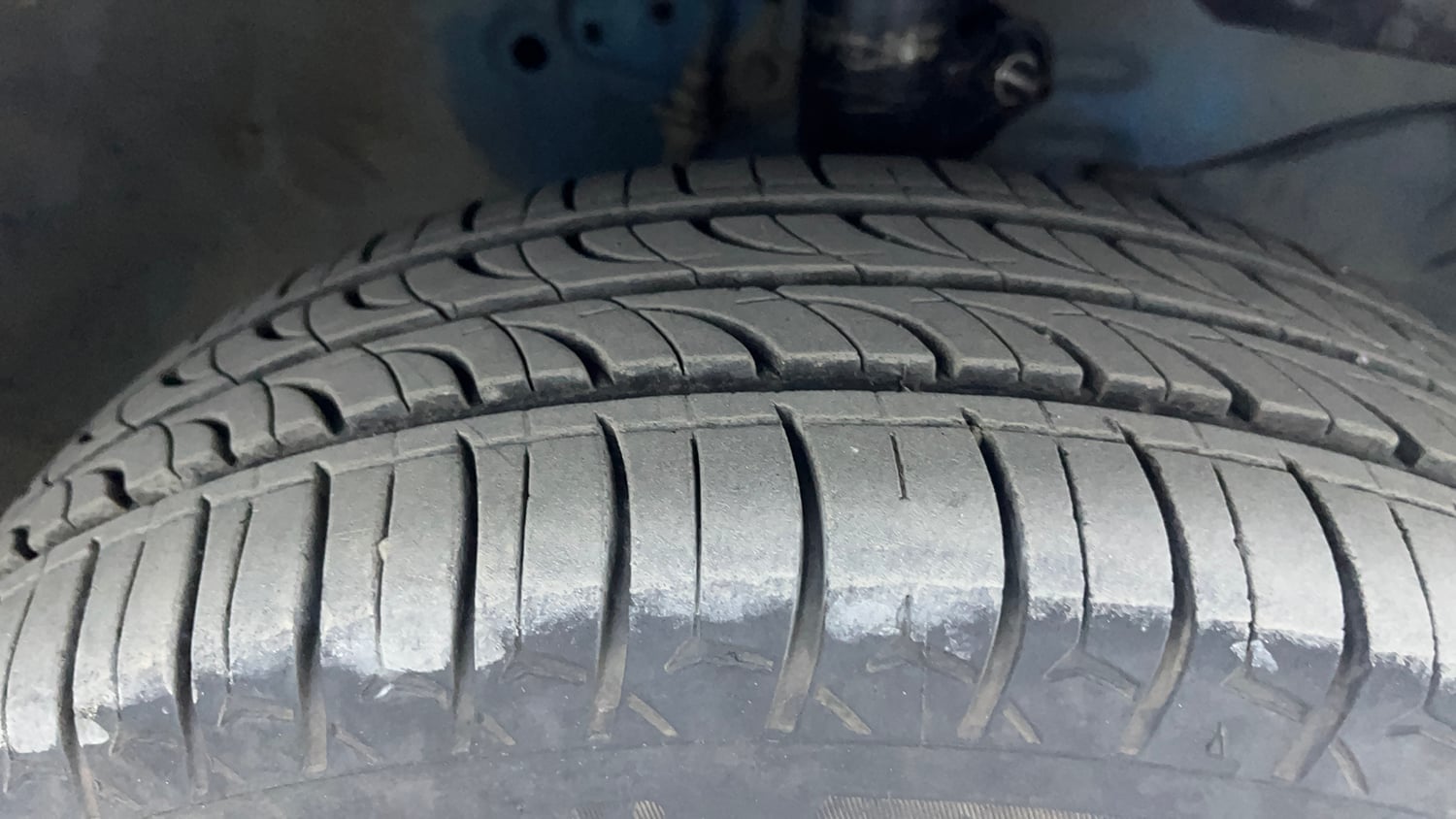 Used 2013 Honda Brio V MT Petrol Manual tyres RIGHT FRONT TYRE TREAD VIEW