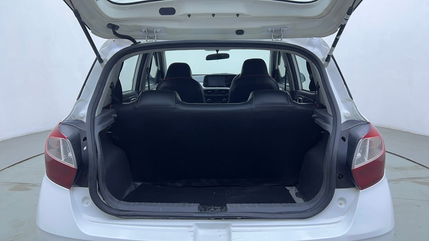 Used 2020 Hyundai Grand i10 Nios Sportz 1.2 Kappa VTVT Petrol Manual interior DICKY INSIDE VIEW