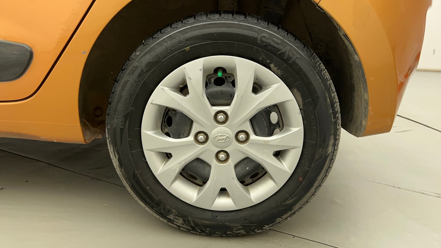 Used 2015 Hyundai Grand i10 Sportz 1.2 Kappa VTVT Petrol Manual tyres LEFT REAR TYRE RIM VIEW